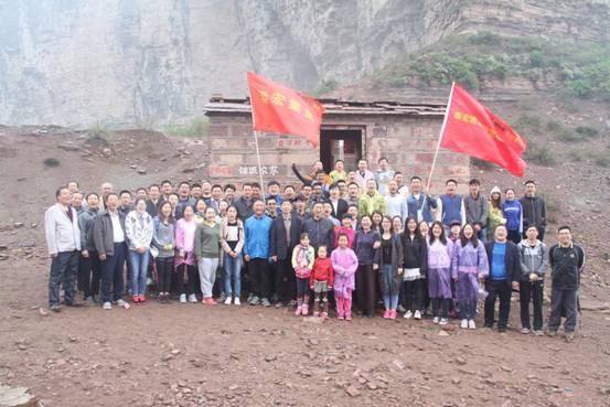 AG在线(中国)唯一官方网站成功举行军事素质拓展训练